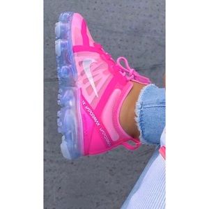 Nike Air Vapor Max Shoes in Pink size 5.5